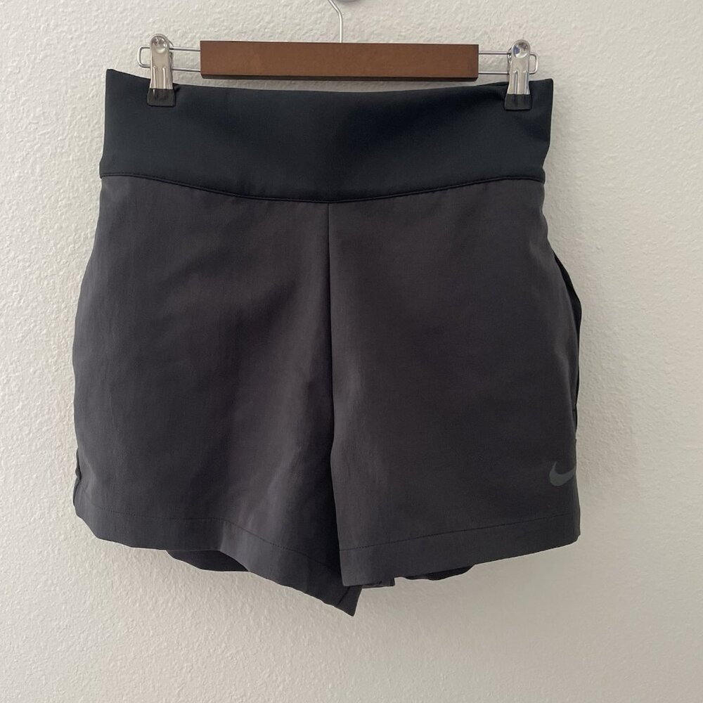 Nike Women's Size Large Team Tech Pack Woven High Waist Running Shorts Gray